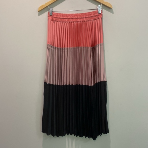 Club Monaco Colourblock Pink and Black Pleated Midi Skirt Size XSmall - Picture 9 of 14